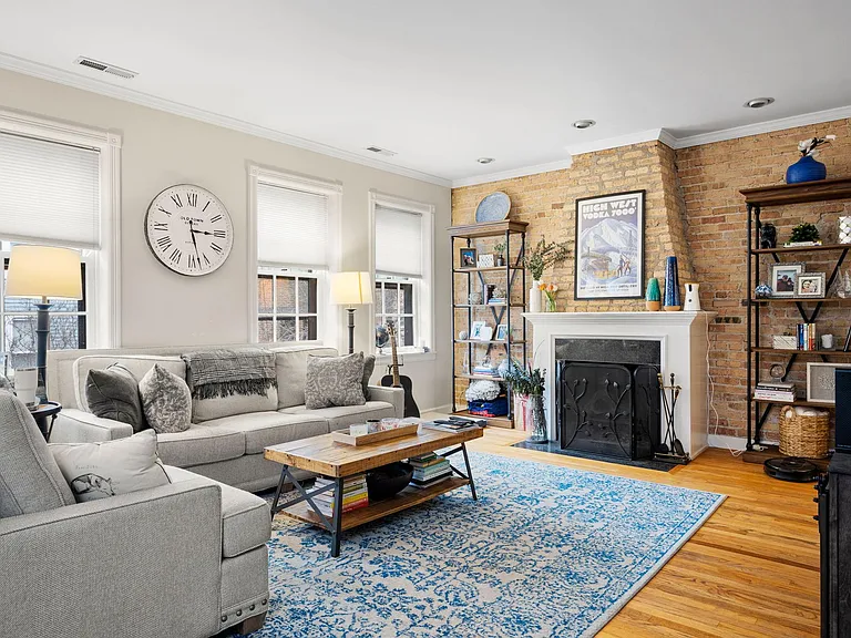 221 W Willow St — Photo 13