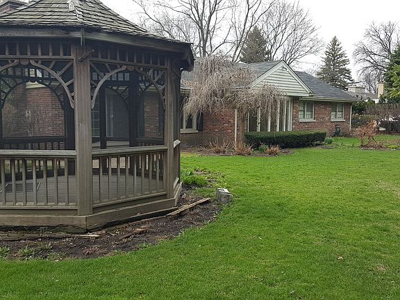 5th image of 328 S Circle Dr