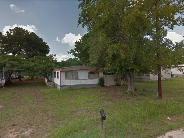 1007 Bullock Ave, Rockdale, TX 76567