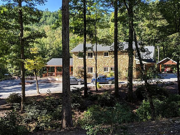 2nd image of 4320 Trout Pond Ln