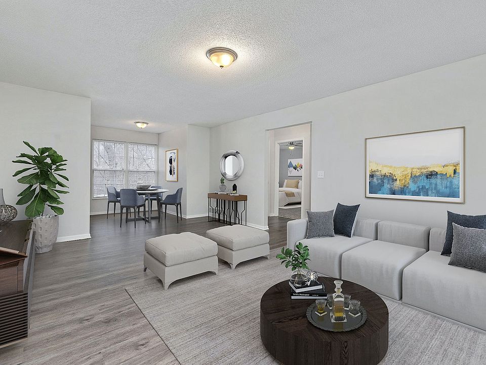Virtually Staged Living/Dining
