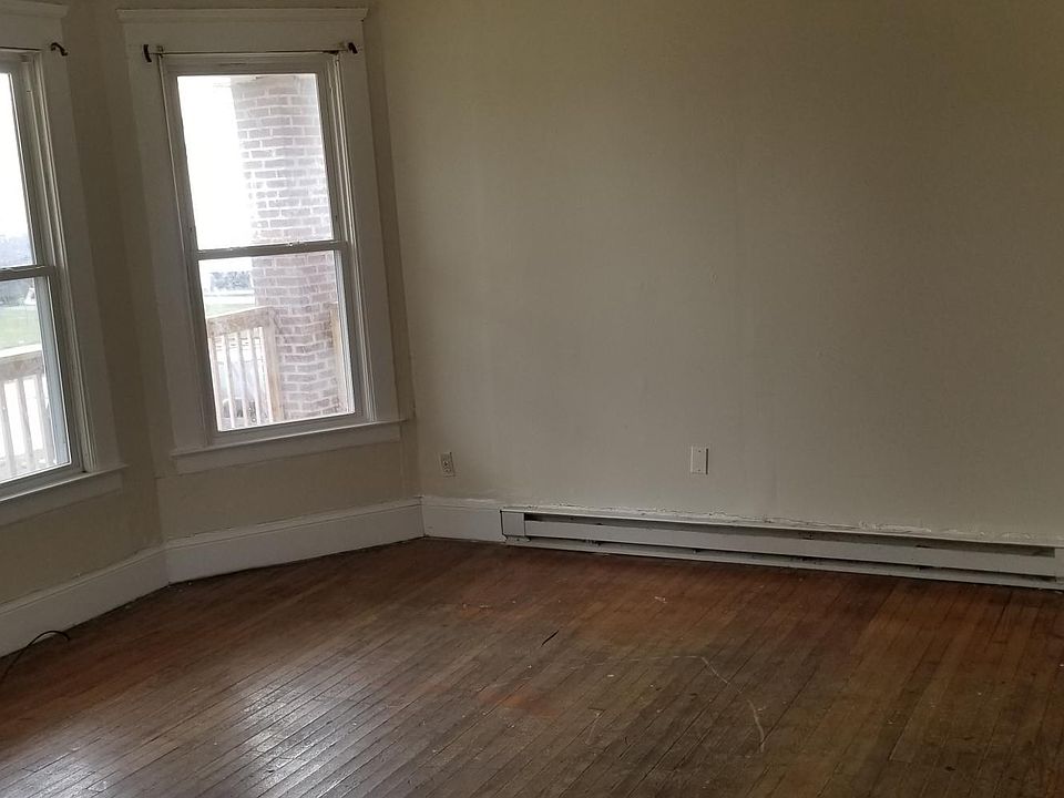 1st image of 409 Temple St #1
