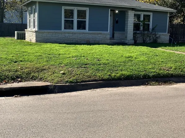 329 W Main St, Kerrville, TX 78028