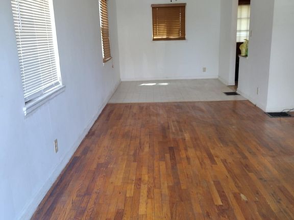 3rd image of 2953 E Moreland Dr