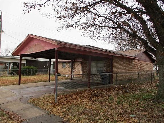 4th image of 3026 NE Pioneer Blvd
