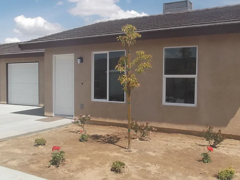 608 W Day Ave — Photo 1