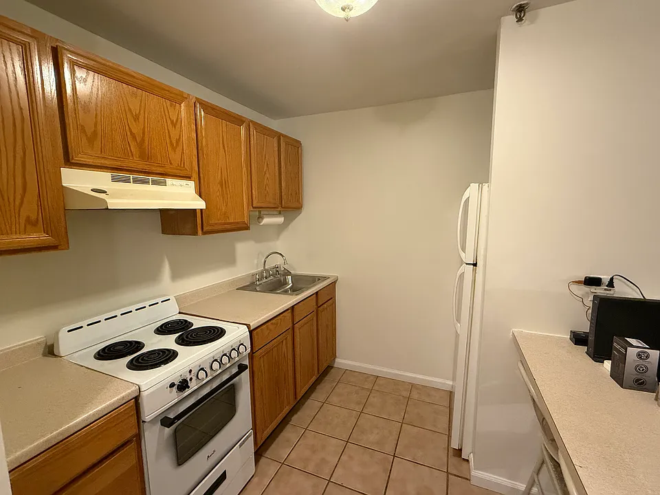 1324 Locust St #209
