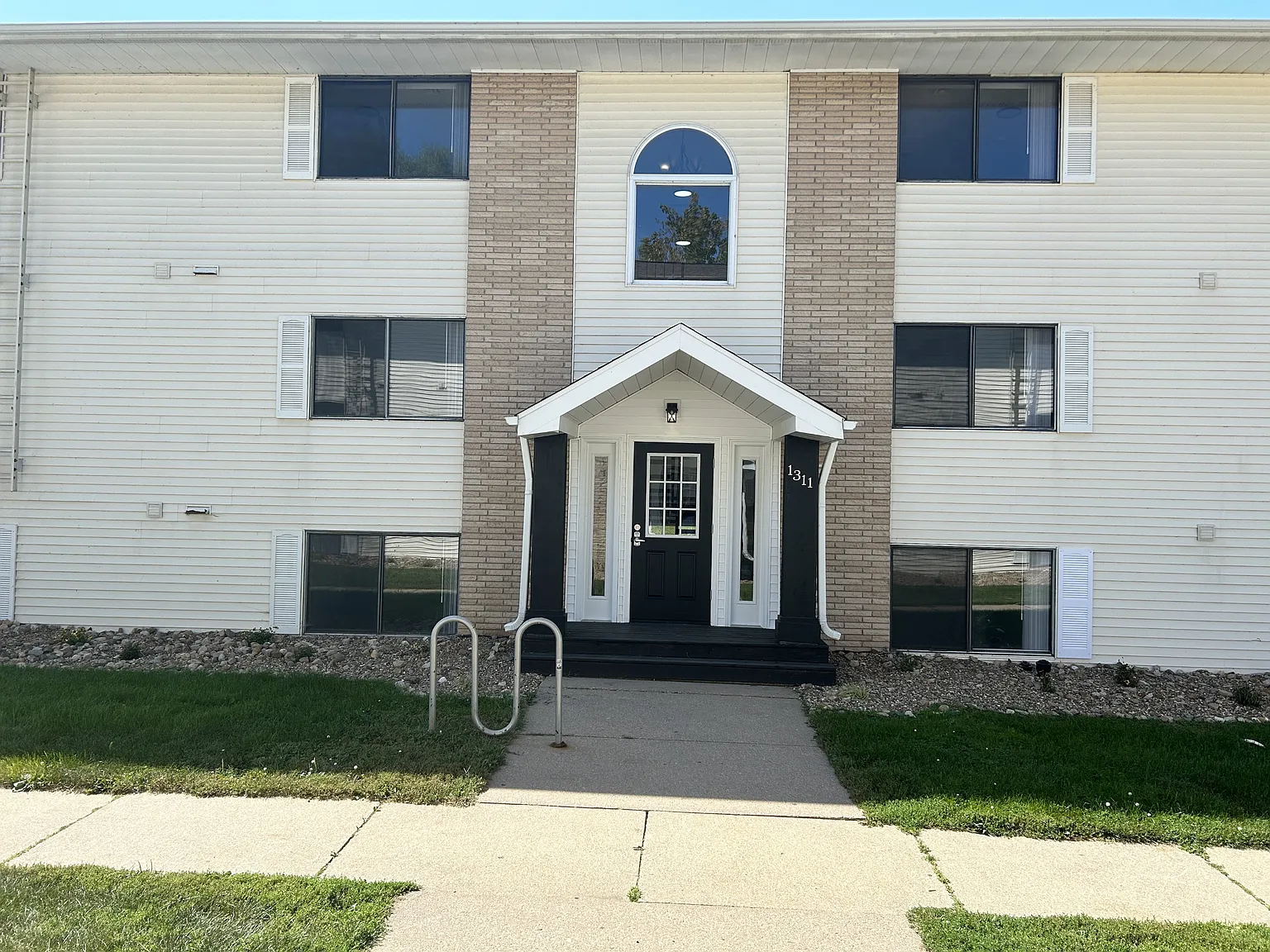 OakLee Apartments — Photo 4