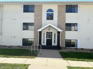 OakLee Apartments, Cedar Rapids, IA 52402