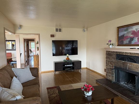 3rd image of 410 Noice Dr