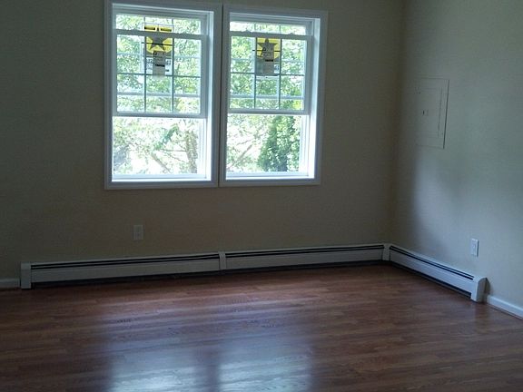 5th image of 518 Everett Pl