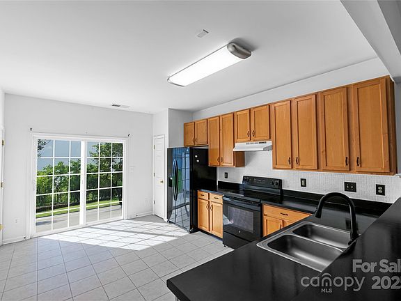 5th image of 2856 Summergrove Ct