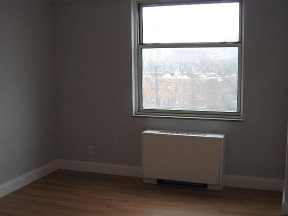3rd image of 11850 Edgewater Dr APT 502