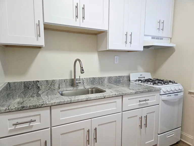 Glendale Apartments — Photo 27