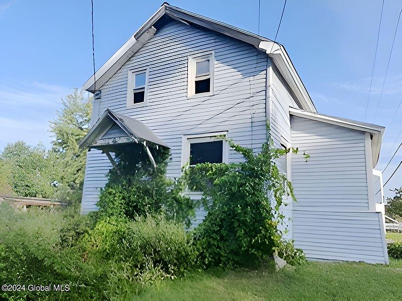 2nd image of 1335 Sacandaga Road