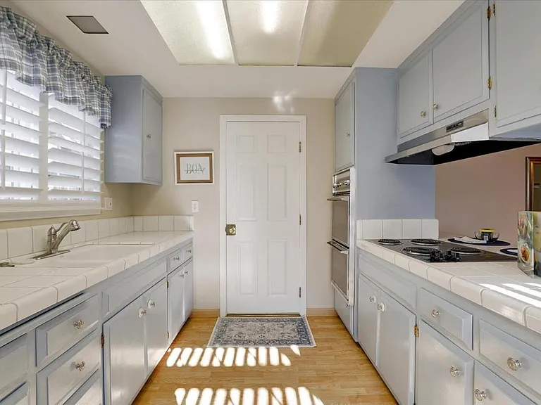 202 Belden Dr — Photo 18