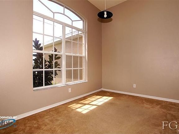 4th image of 139 NW 15th Ter