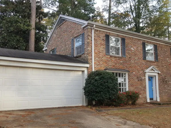 1720 Forrest Hill Dr, Columbus, MS 39701