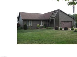 212 Renwick Cir SW, North Canton, OH