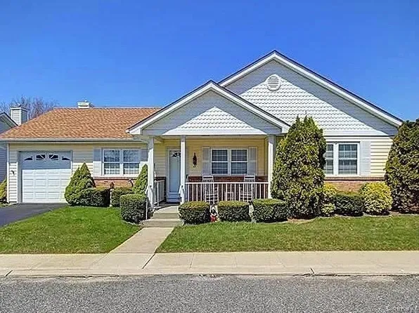(undisclosed Address), Oakdale, NY 11769