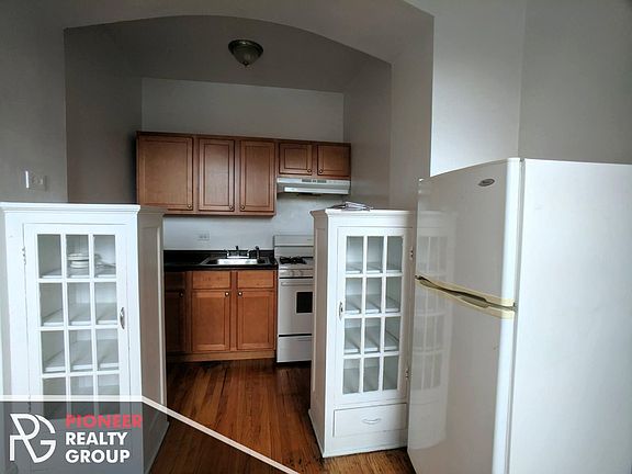 3rd image of 2715 N Spaulding Ave #214