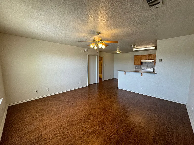 411 E Central TX Expwy — Photo 33