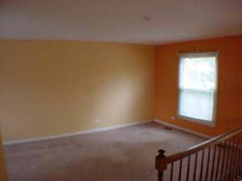 5th image of 319 E Country Dr