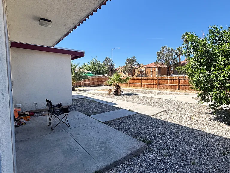 1004 N Jones Blvd #A — Photo 13