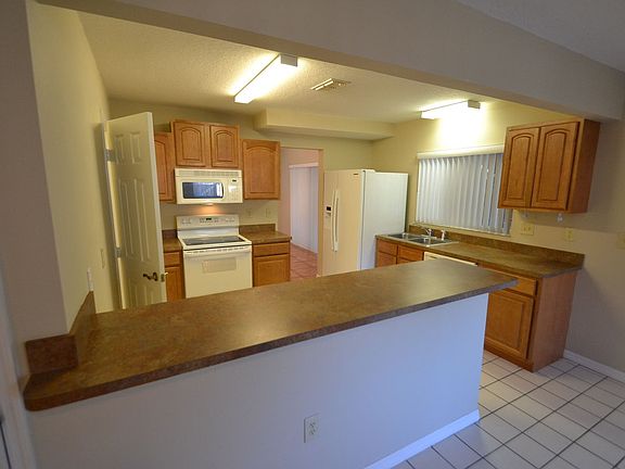 3rd image of 4863 Foxrun Cir