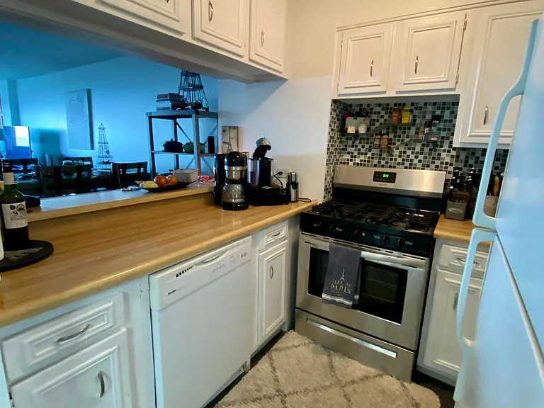 2144 N Lincoln Park W — Photo 9