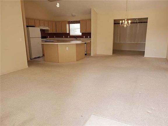 3rd image of 421 Loma Paseo Dr