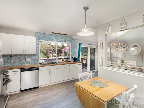 11800 Five Cedars Rd, Charlotte, NC 28226