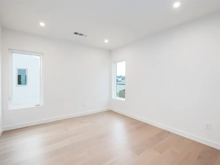 838 McBroom St — Photo 28