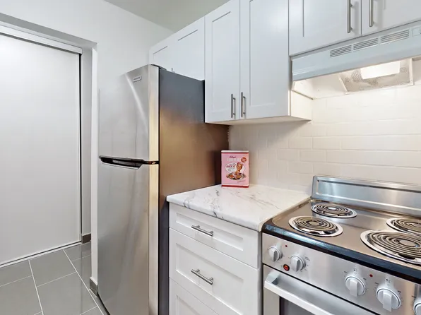 Bedford Oaks, 405 Sidney St, Quinte West, ON K8V 6N6