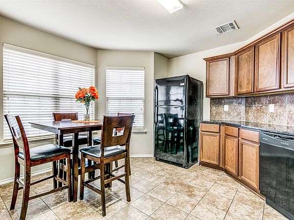 5th image of 1774 Pioneer Way