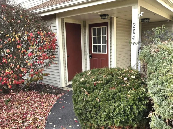 204 Victory Way, Halfmoon, NY 12065