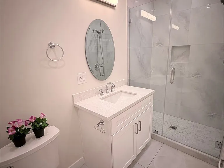 8146 Vantage Ave — Photo 6