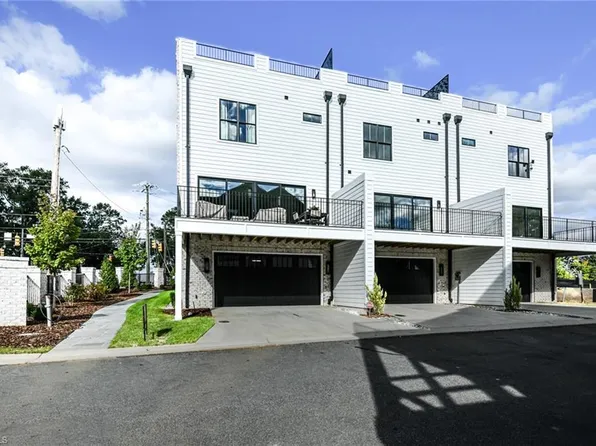 3237 Friendly Ave W, Greensboro, NC 27410