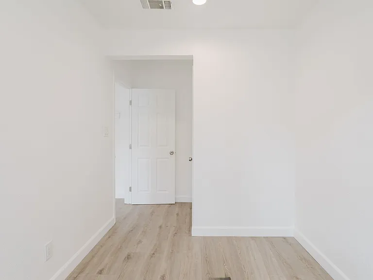 18308 Gresham St — Photo 18
