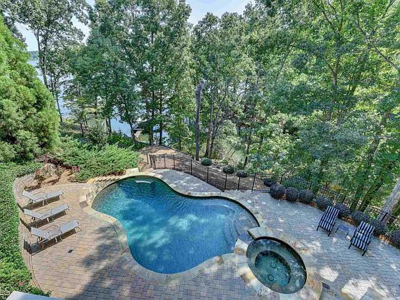 2nd image of 2032 Riverwood Dr