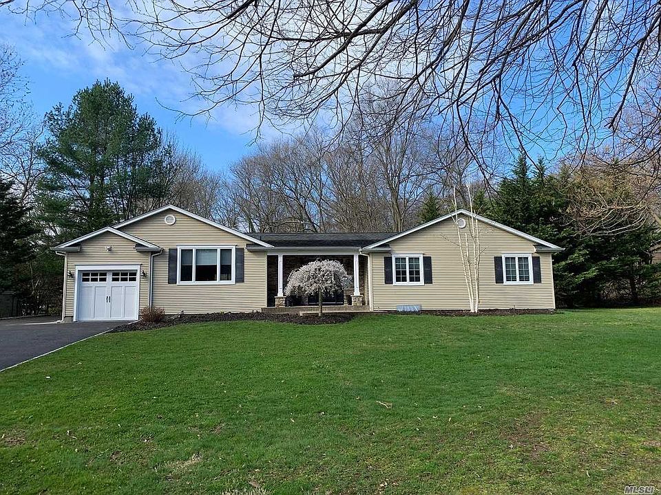 1st image of 7 Andrea Ln