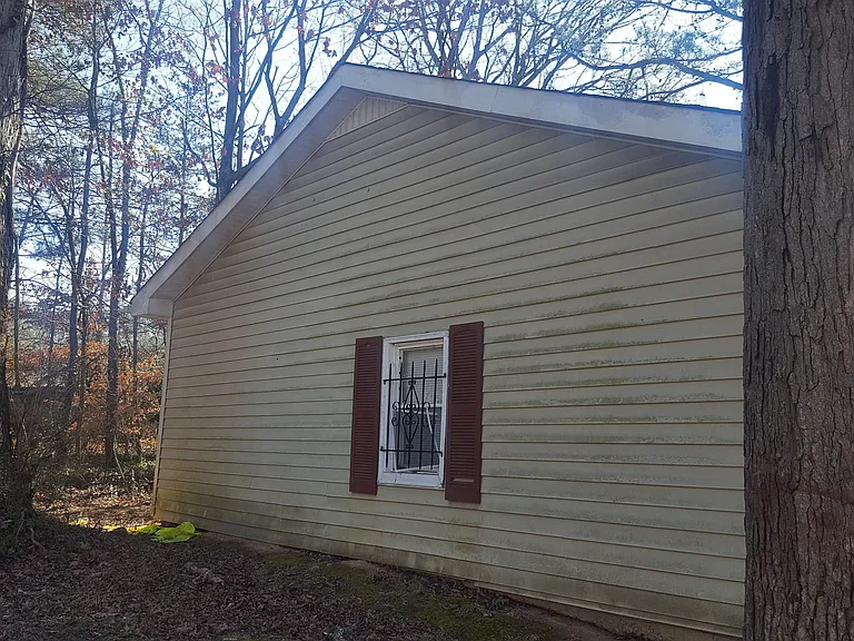 1647 Bridgeport Dr NW — Photo 2