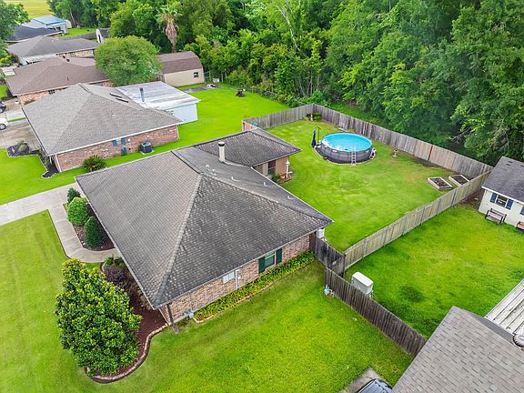 5th image of 251 Lake Crescent Cir