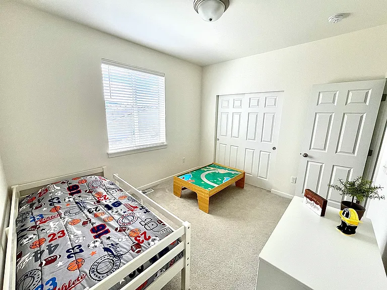 573 McCauley Ave — Photo 7