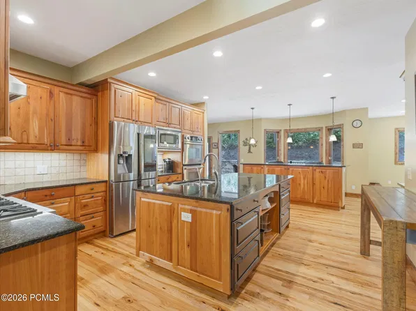 422 S Maryfield Dr, Salt Lake City, UT 84108