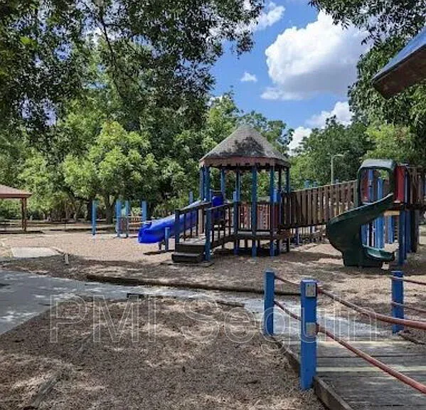 809 Riviera Ct — Photo 26