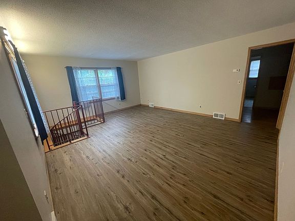 5th image of 404 College St #406