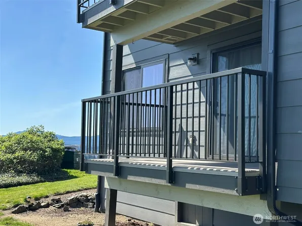 3320 Narrows View NE #104, Bremerton, WA 98310