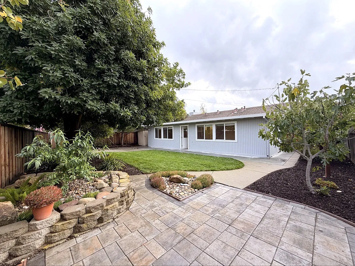 3 bed, 1094 sqft, $6,000 — Photo 2