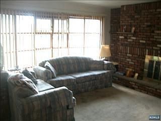5th image of 403 Charles St